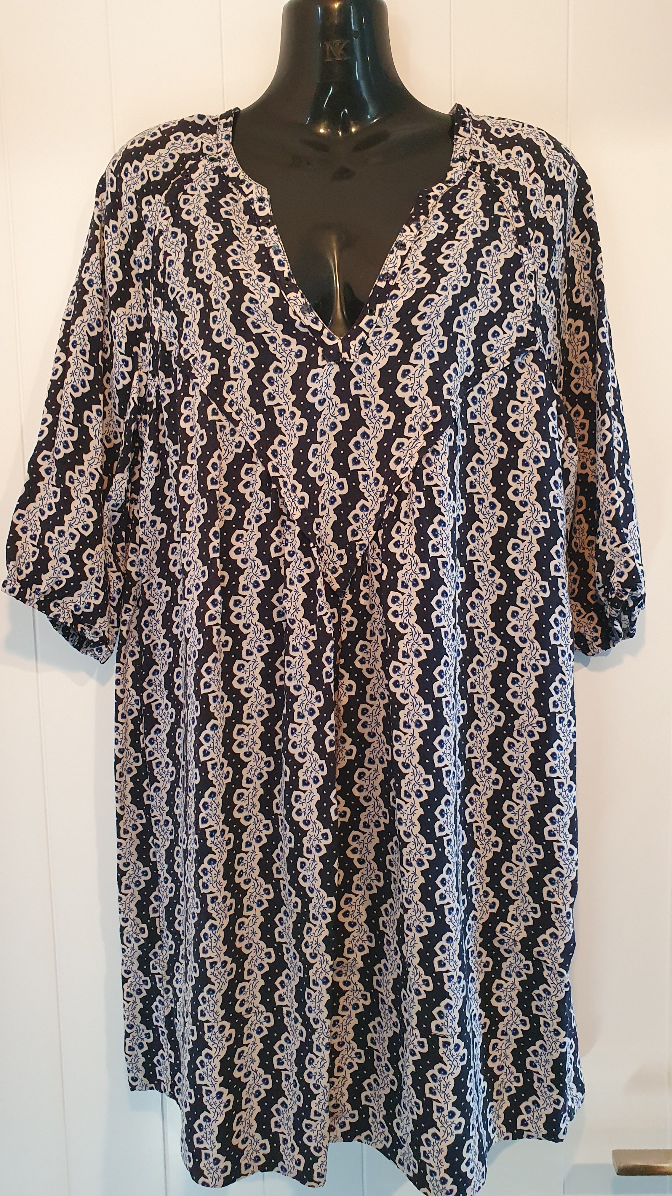 Country Road Printed Dress Size 10 V Neck Short Sleeve Relaxed