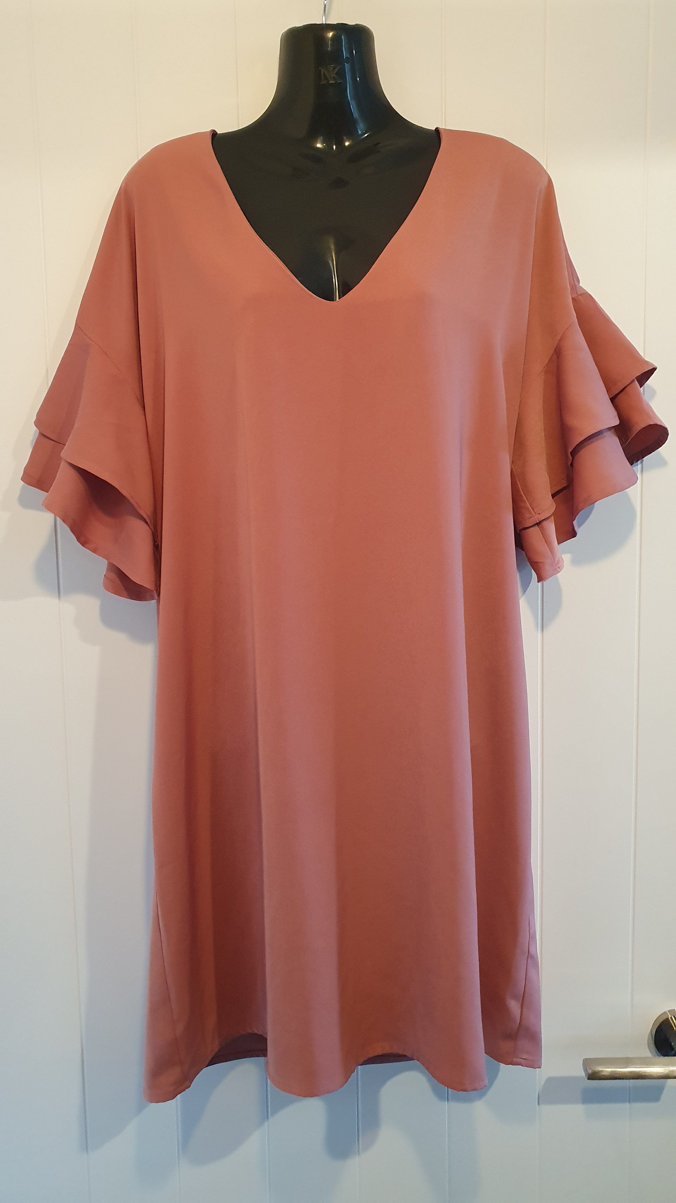 Madison The Label Dress Rose Pink Size L V Neck Ruffle Sleeves Loose Fit