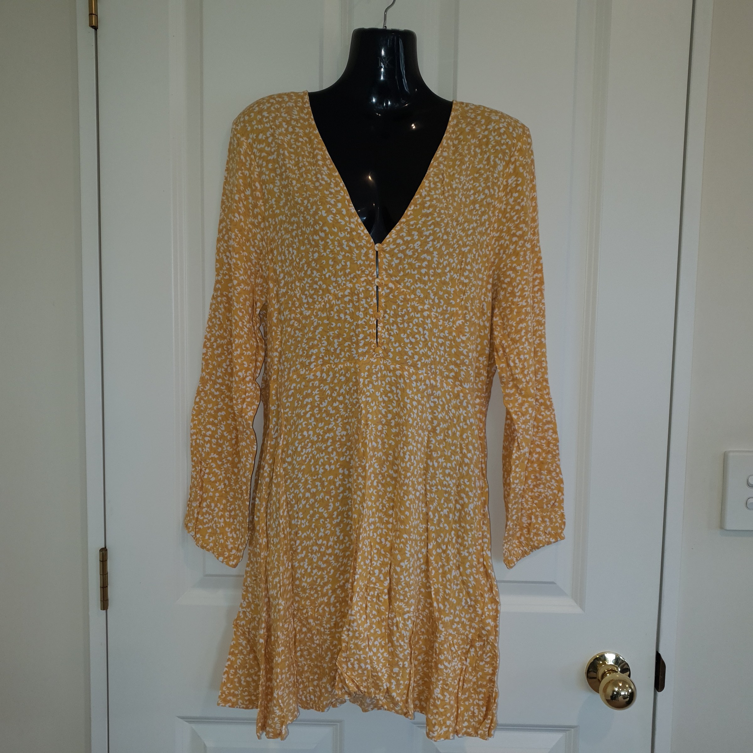 Glassons Dress Mustard Print Size 16 V Neck