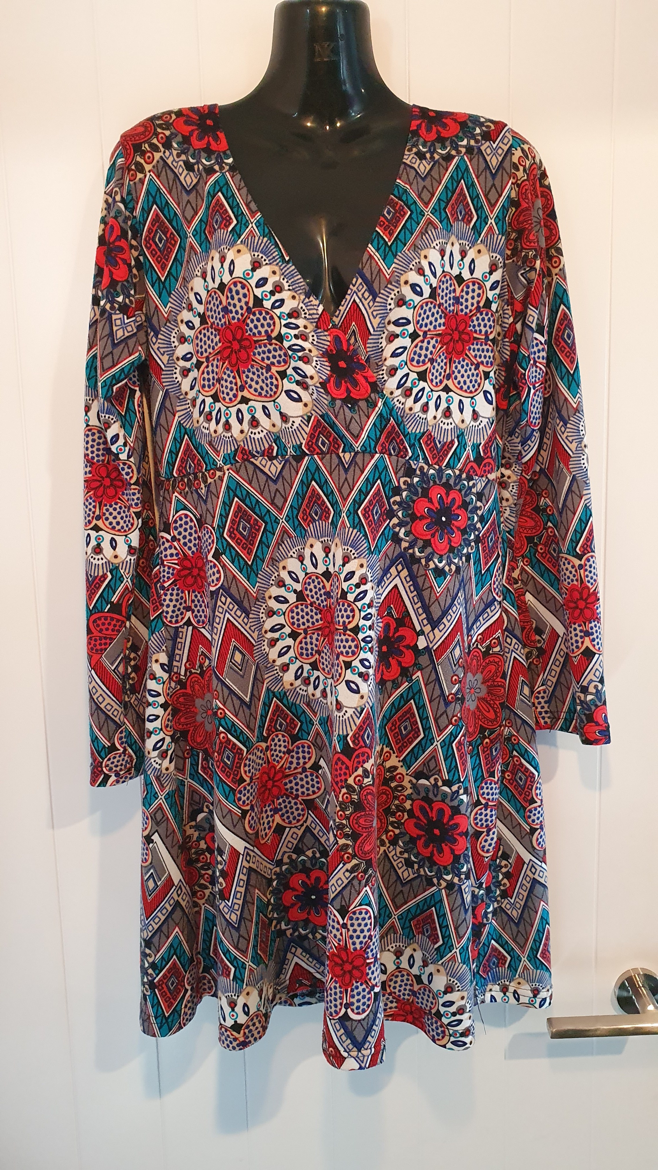 Ula Dress Patterned Size M V Neck
