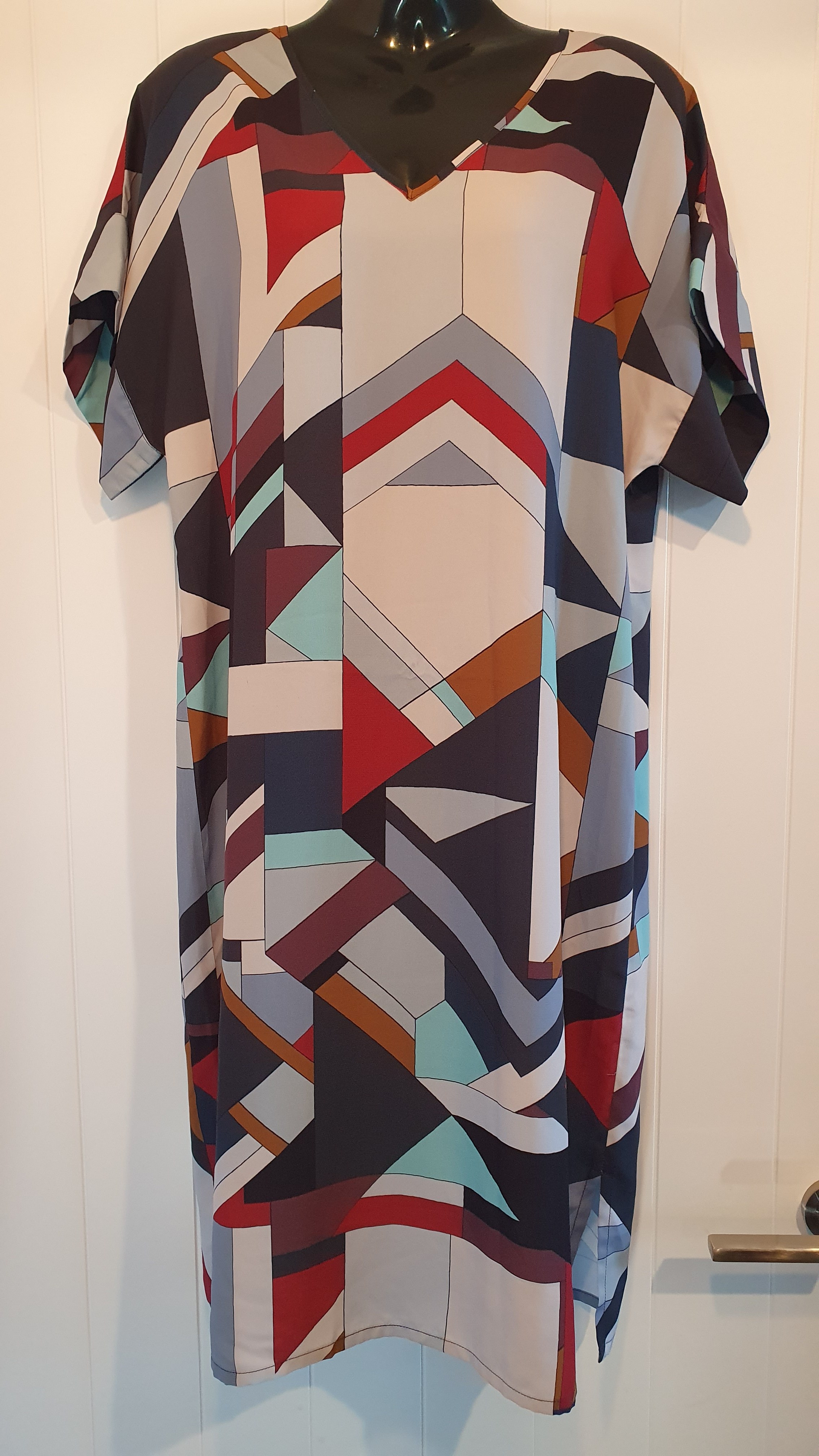 Label: Random- Geometric Print Dress – Multi Colour – Approx 14