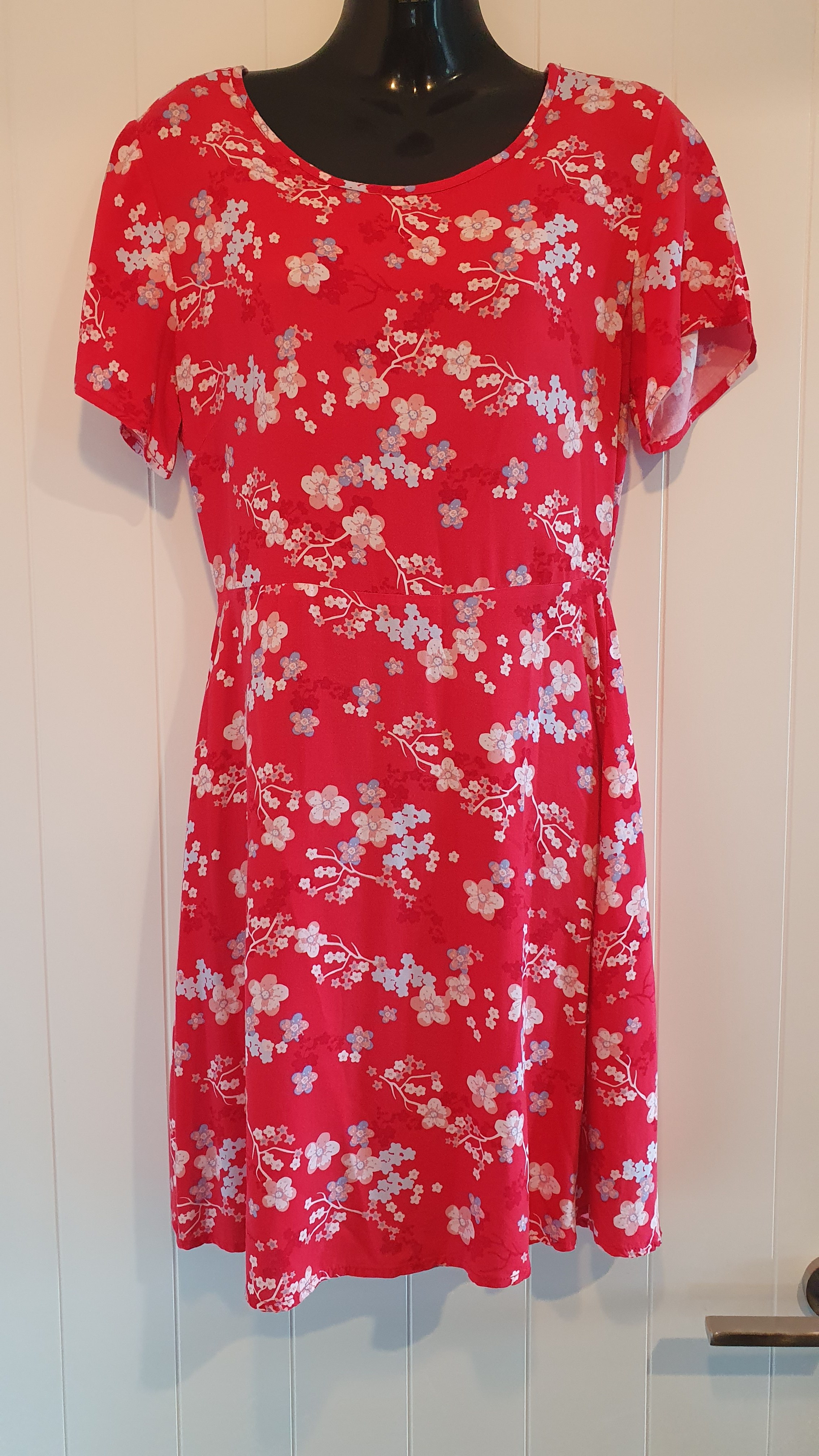 All About Eve Floral Dress Red Size 8 Short Sleeve