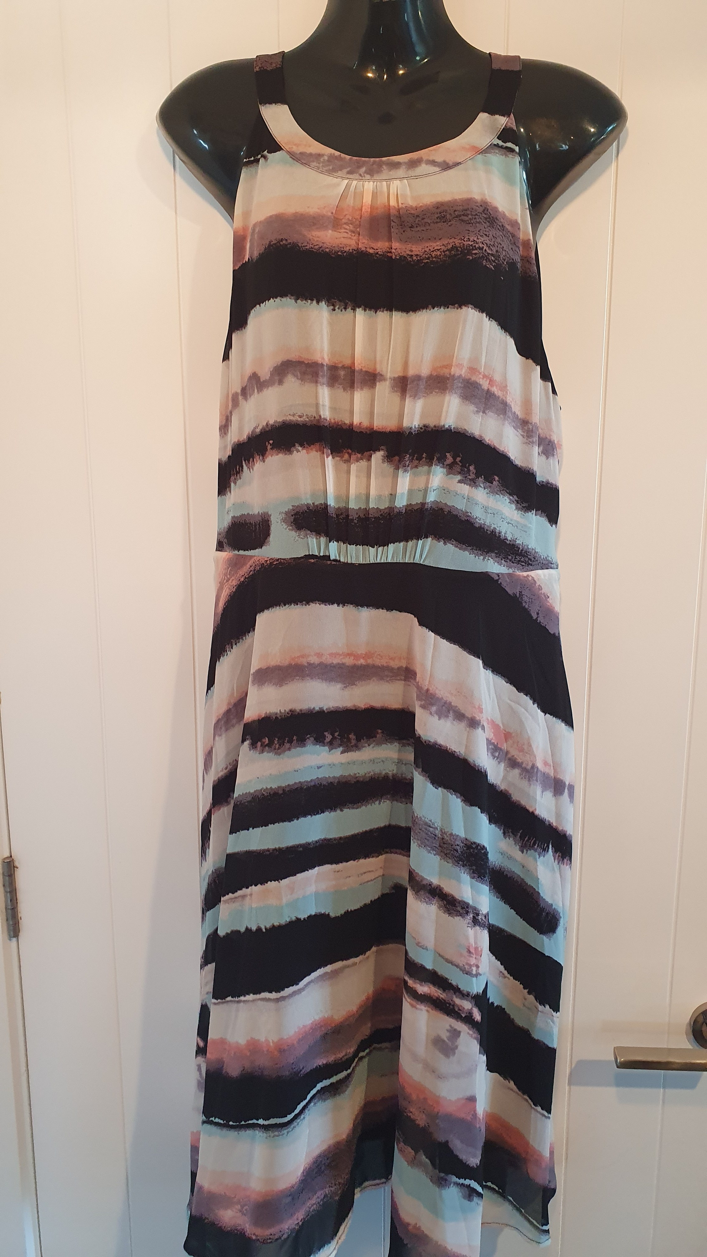 Jacqui-E Sleeveless Print Dress Size 18