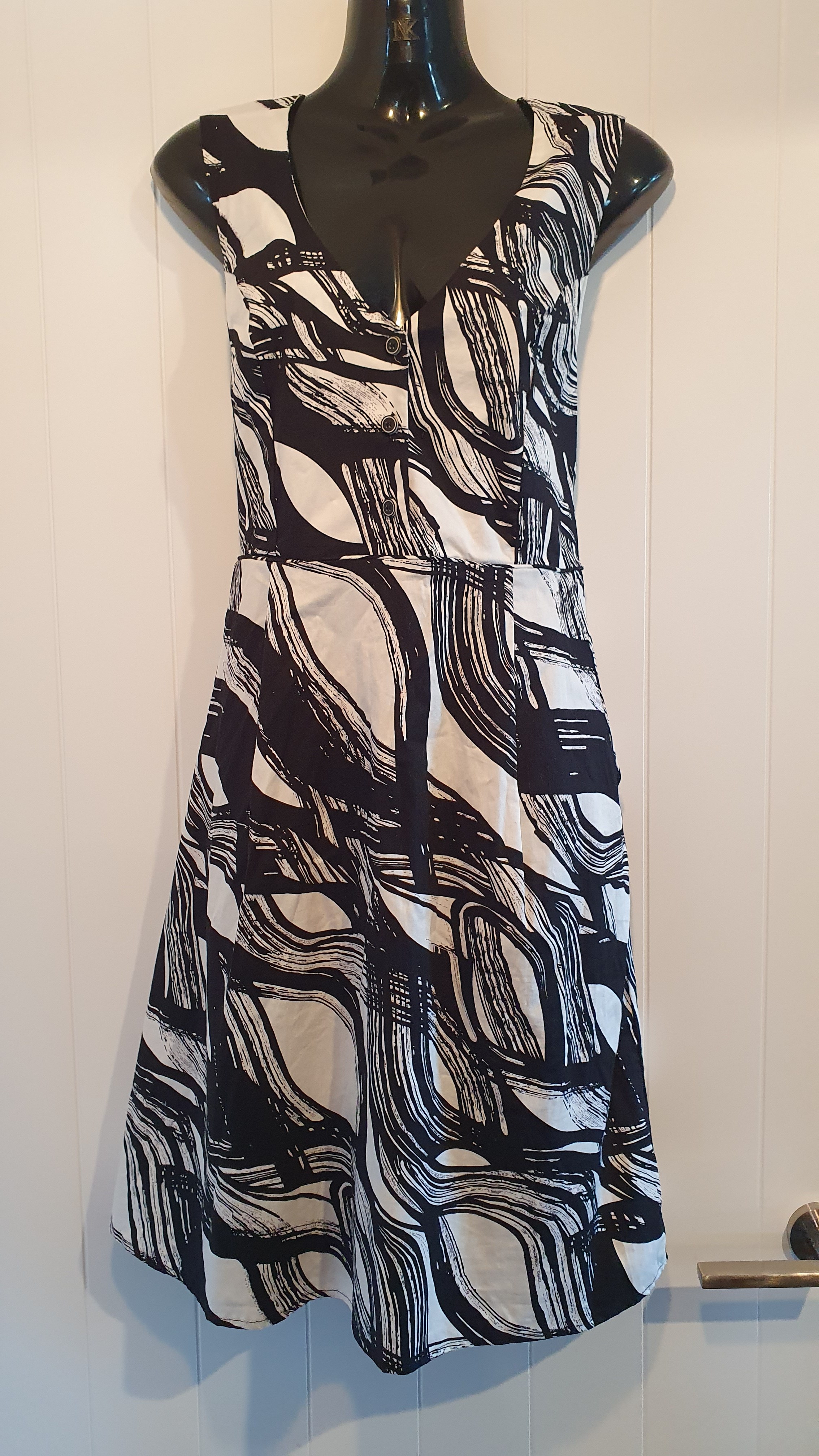 Max Black White Abstract Print Sleeveless Dress Size 12