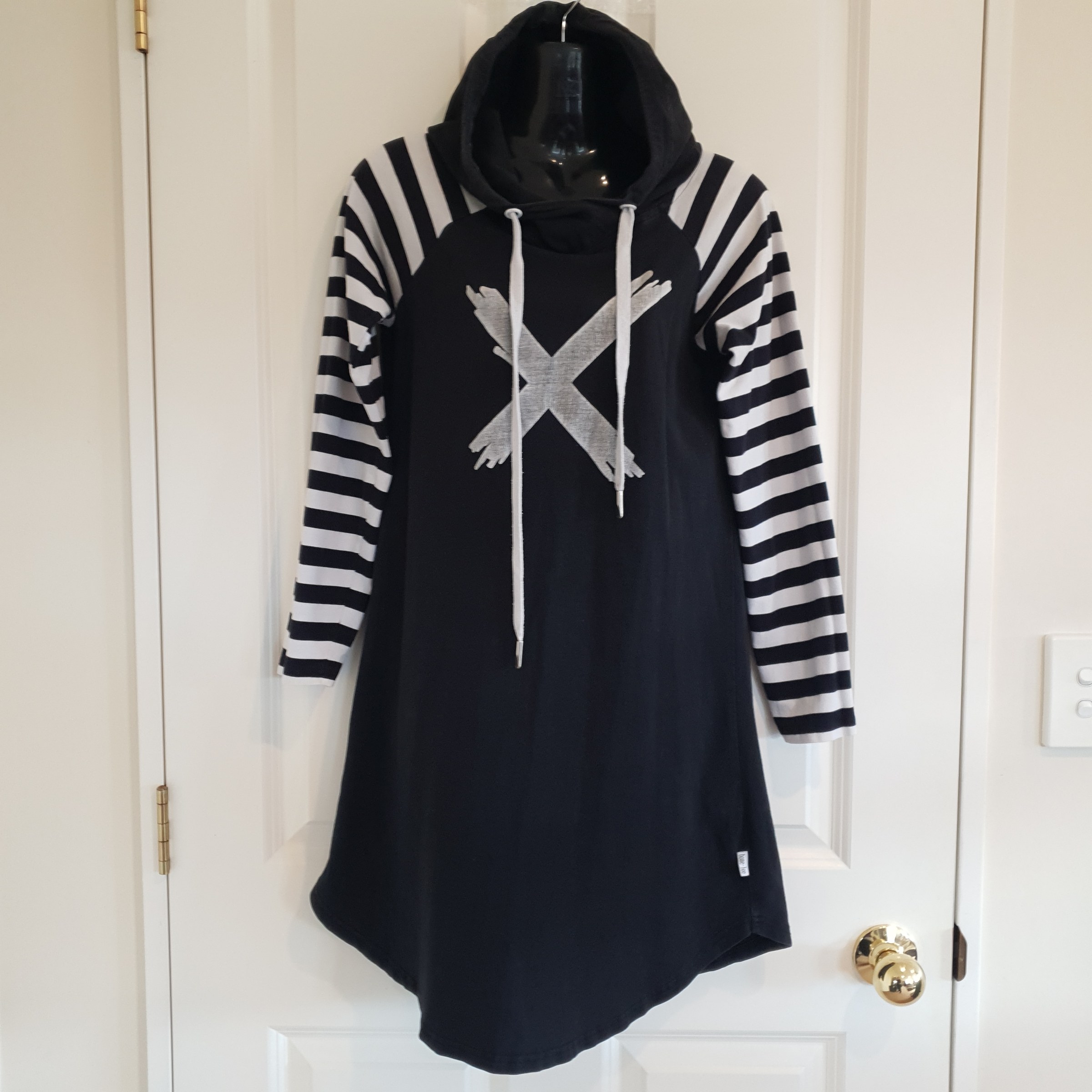 Home-Lee Black & White Striped Sleeve Hooded Dress – Size 8