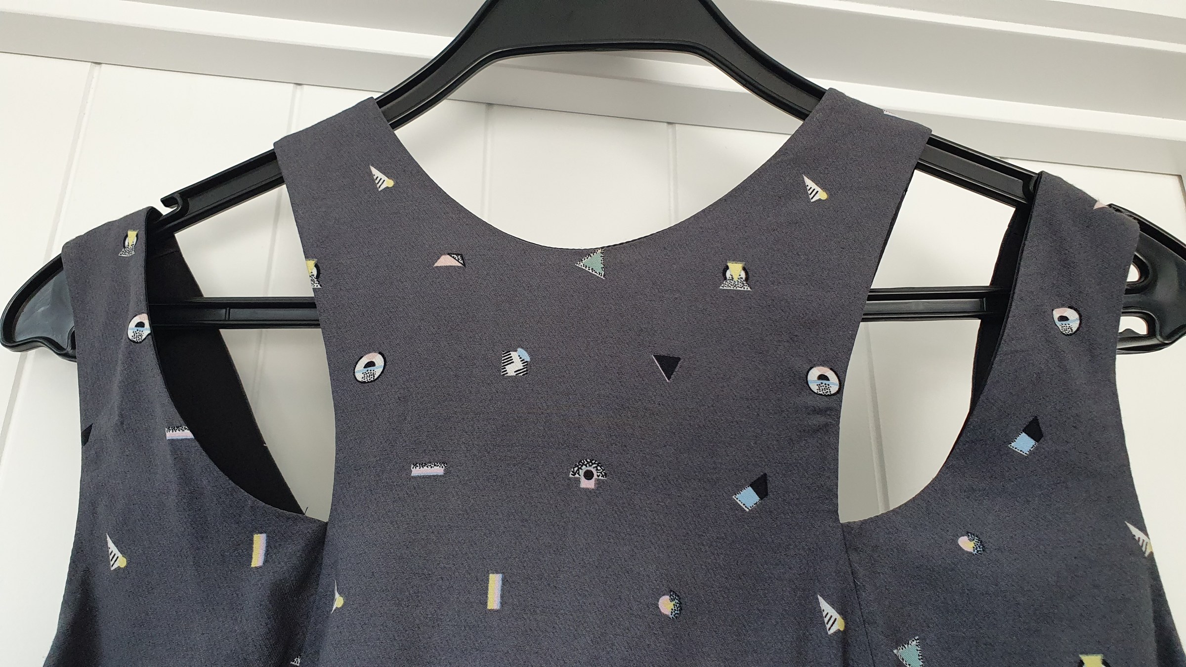 & Other Stories Top Navy Geometric Print Size 12 Cut Out Shoulders