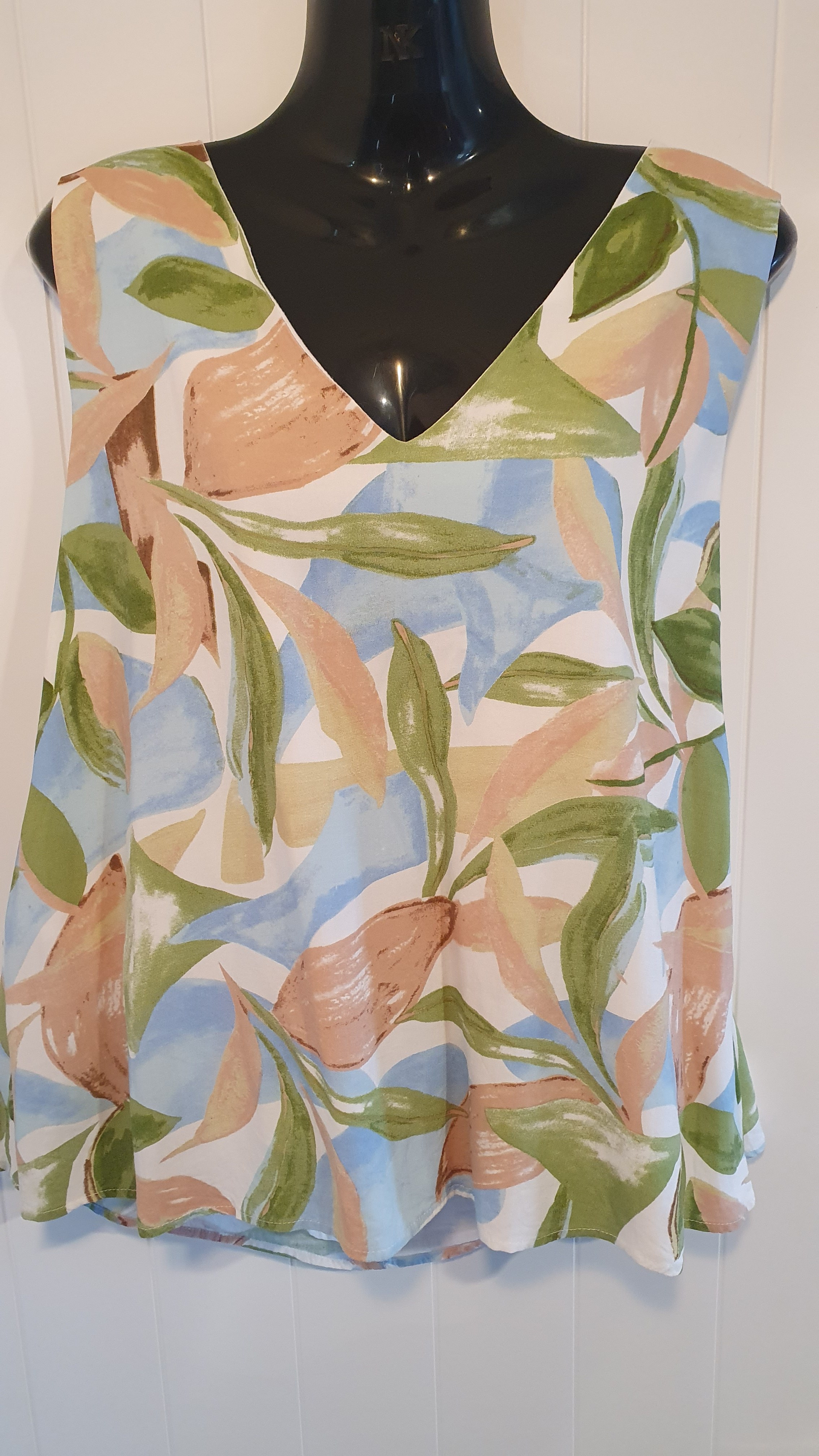 Girl And The Sun Floral Top Size L