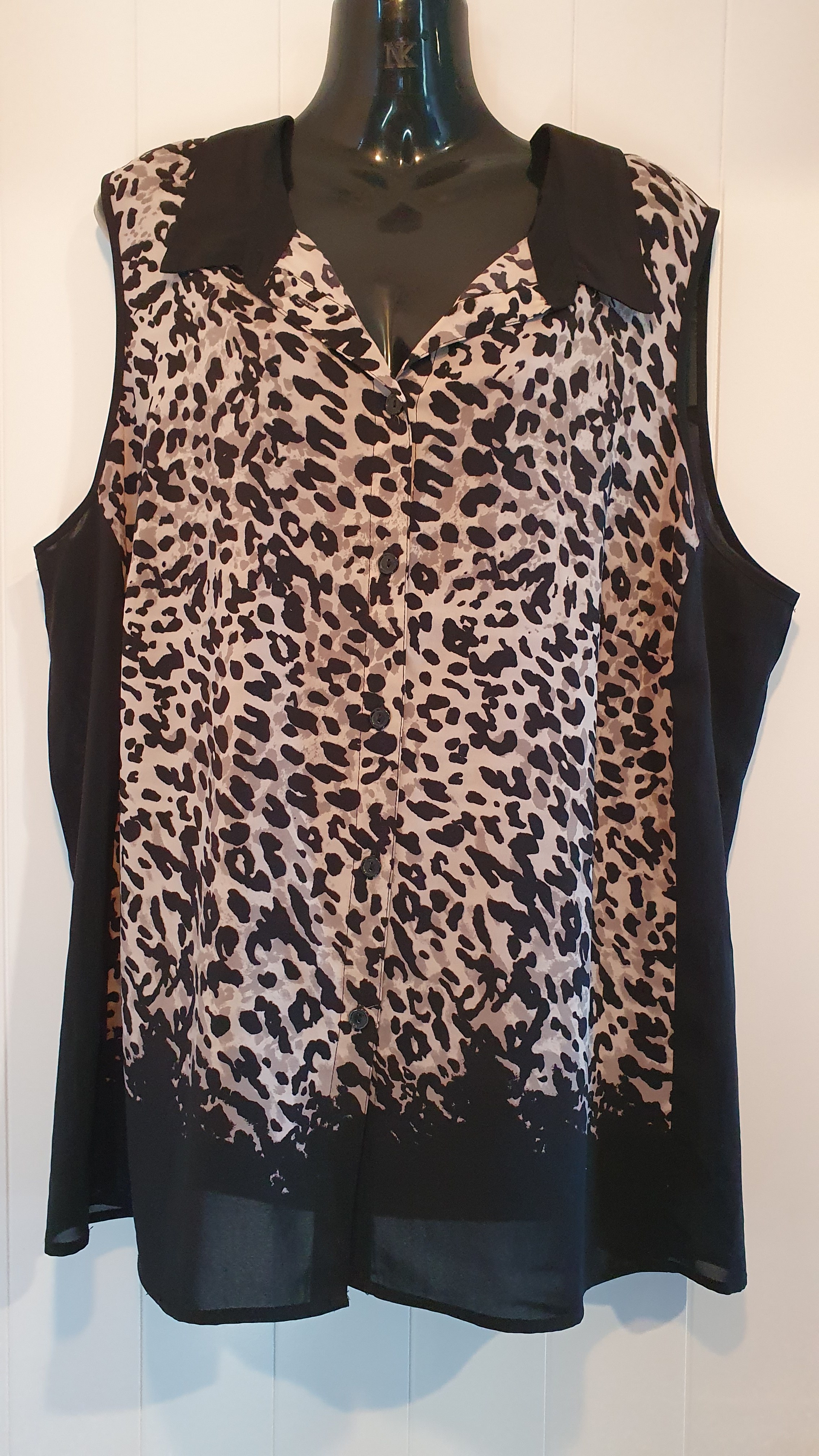 Lily and Lou Leopard Print Sleeveless Top – Size 20