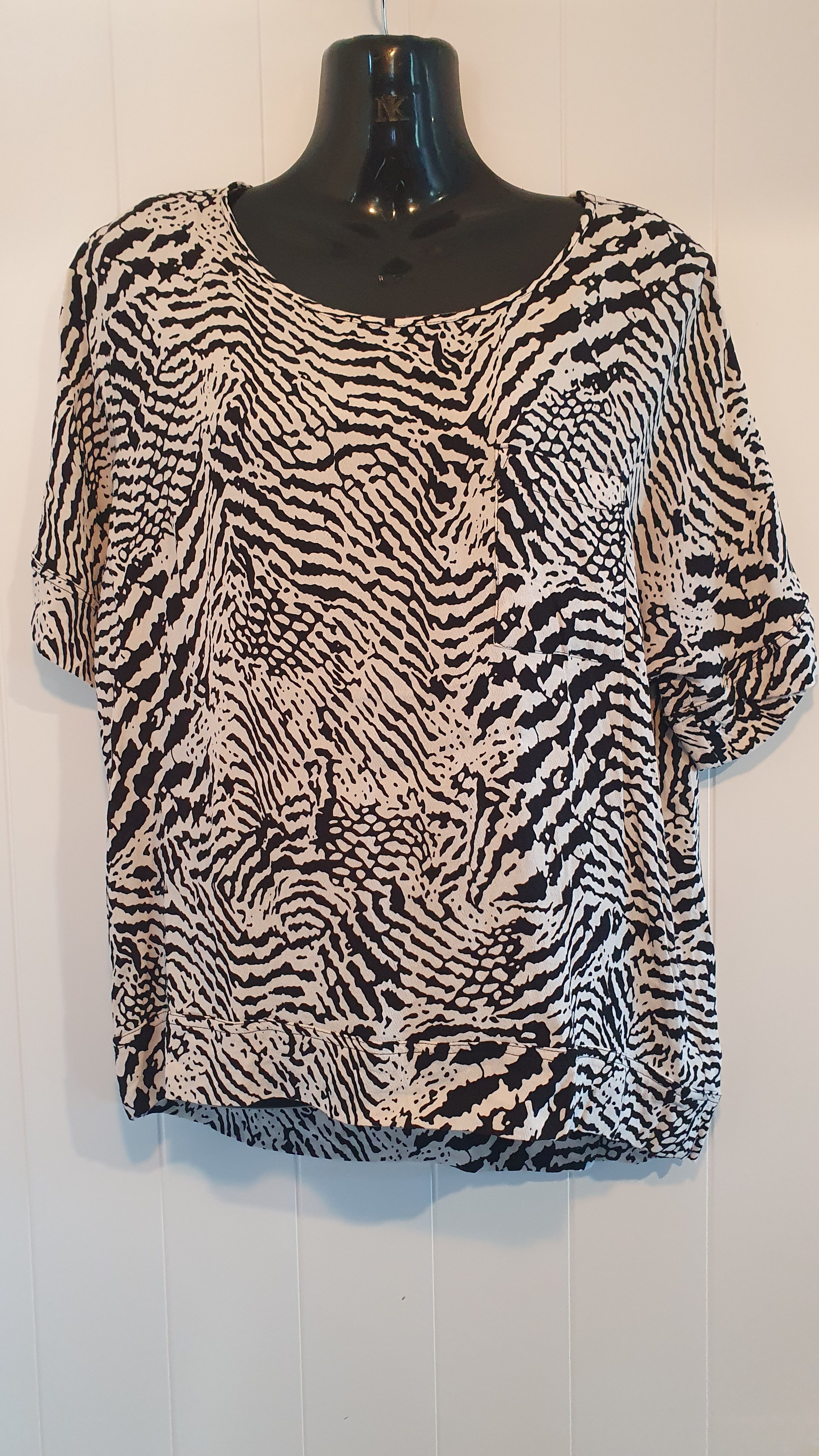 Decjuba Animal Print Top – Black/White – Size XS – Hi-Low Hem