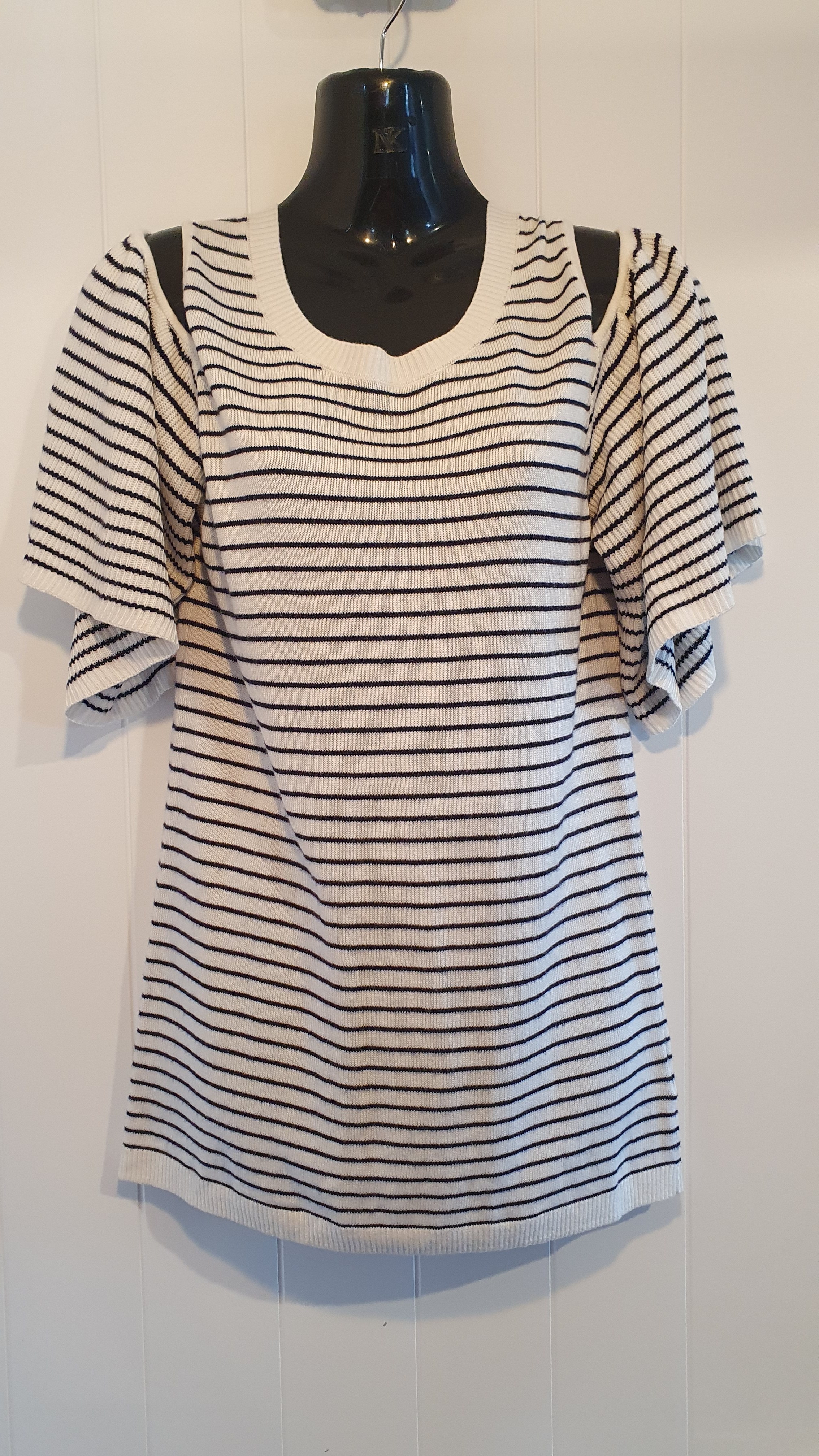 Decjuba Striped Knit Cold Shoulder Top Cream/Black XS