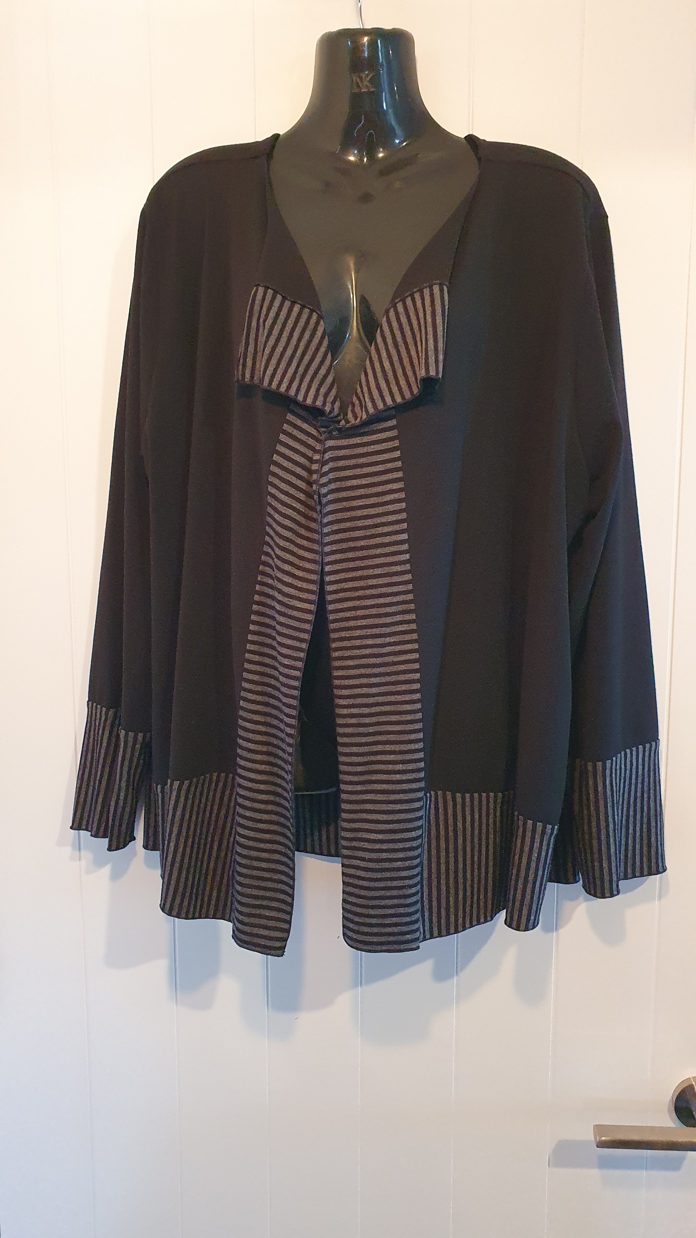 Cashews Black & Grey Stripe Trim Cardigan Size 22 (NZ Made)
