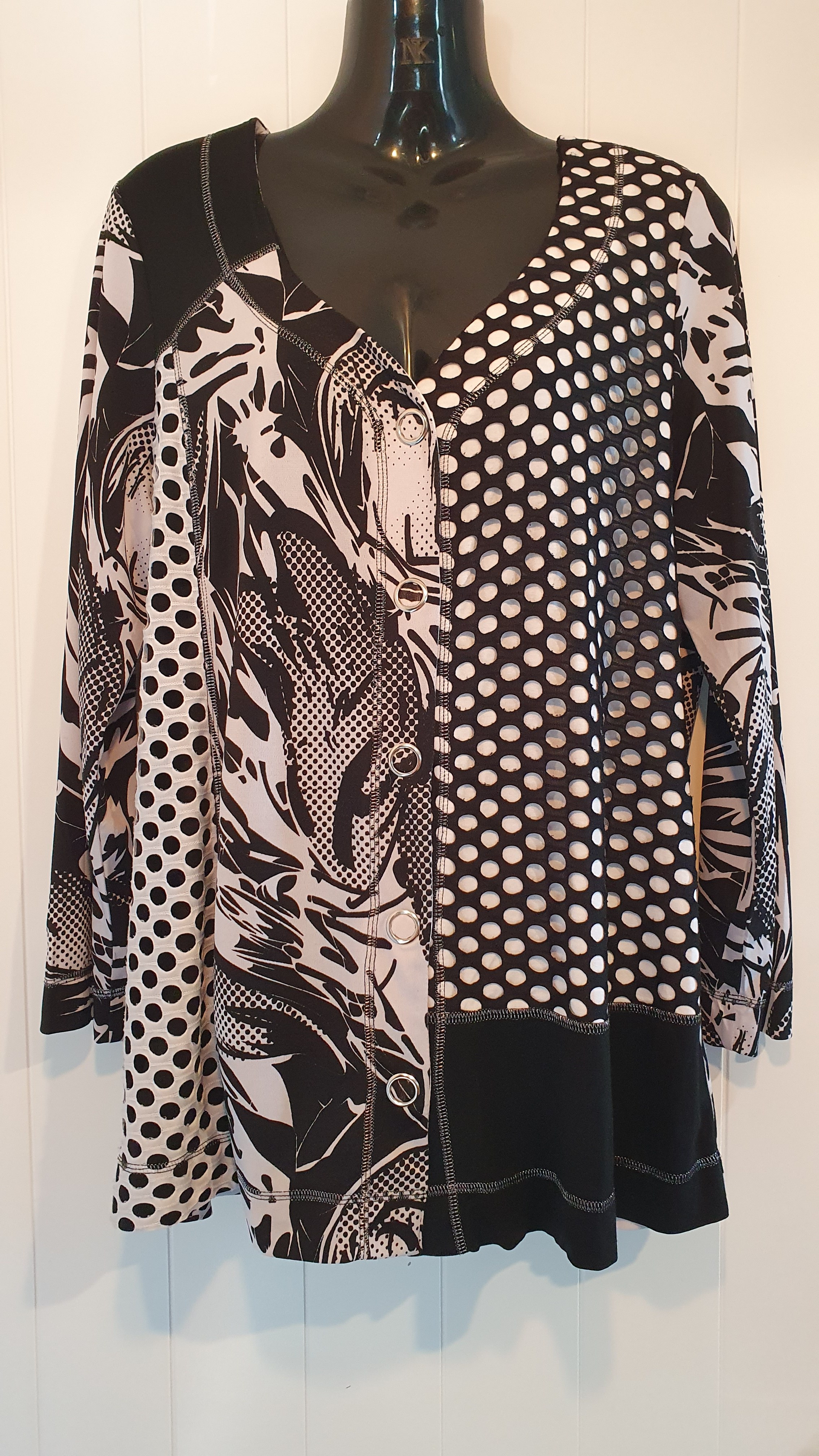 Clarity Black White Print Button Top Size L