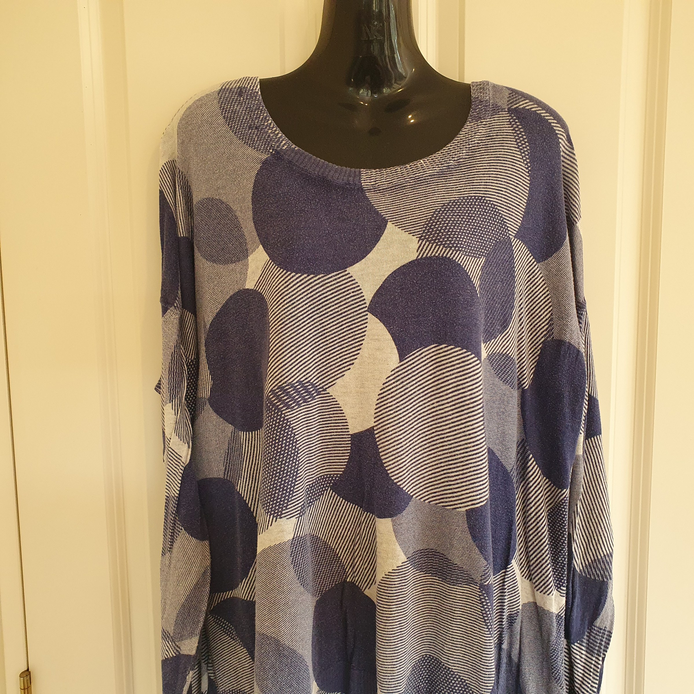 Title: Virtuelle Blue Grey Spot Print Cotton Knit Top Size 14