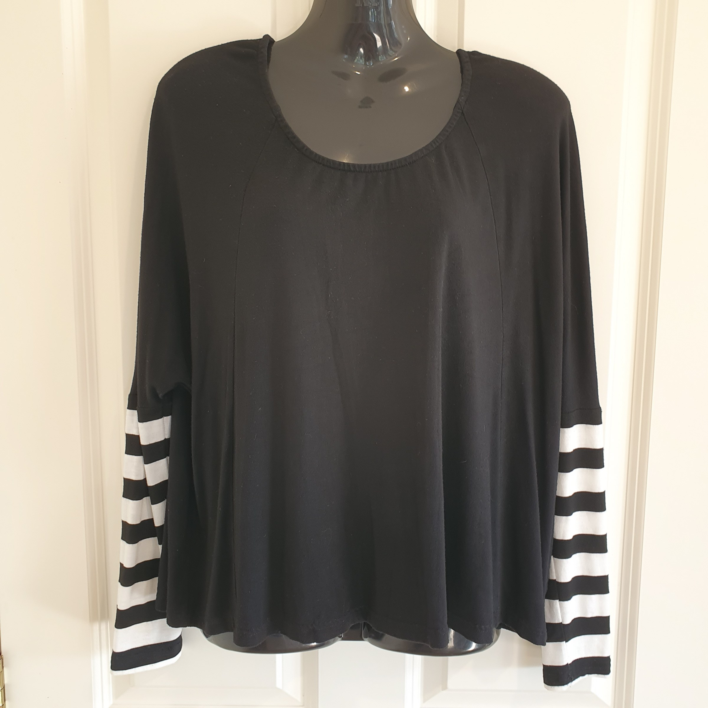 Lemon Tree Relaxed Fit Black Stripe Sleeve Top Size S