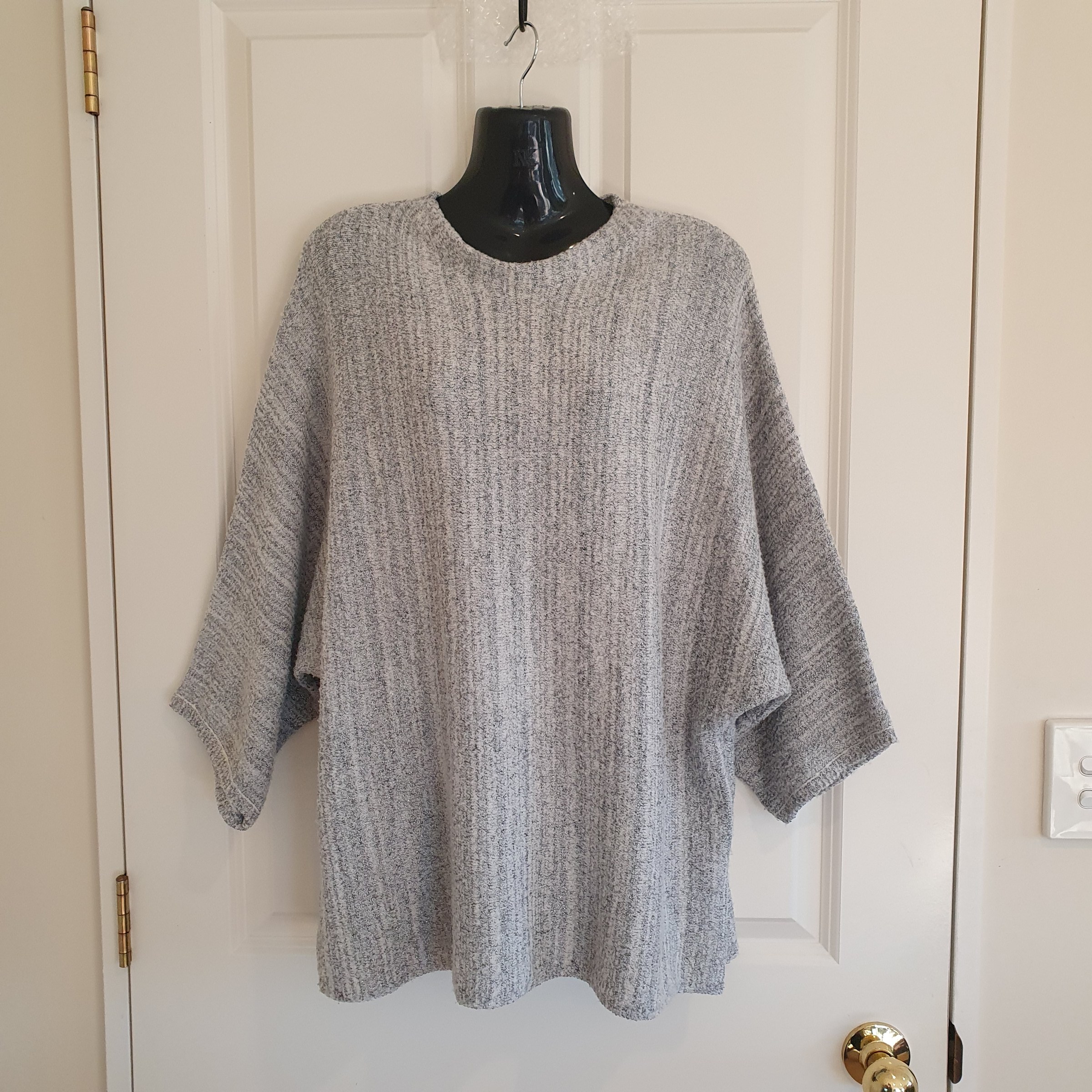Vassalli Silver Fleck Knit Top Size 16 Soft Stretch Relaxed Fit