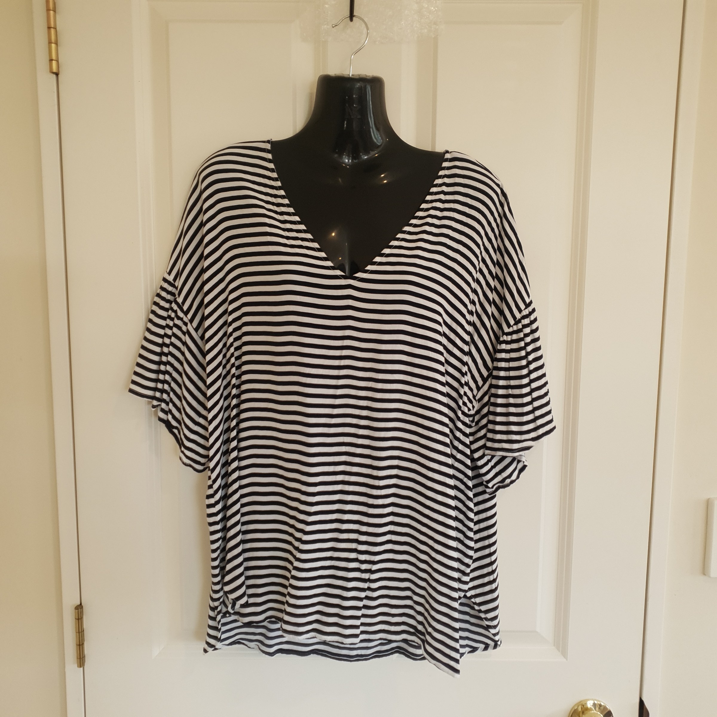 Trenery XXL ( NZ 18-20) Black & White Stripe Relaxed V-Neck Top