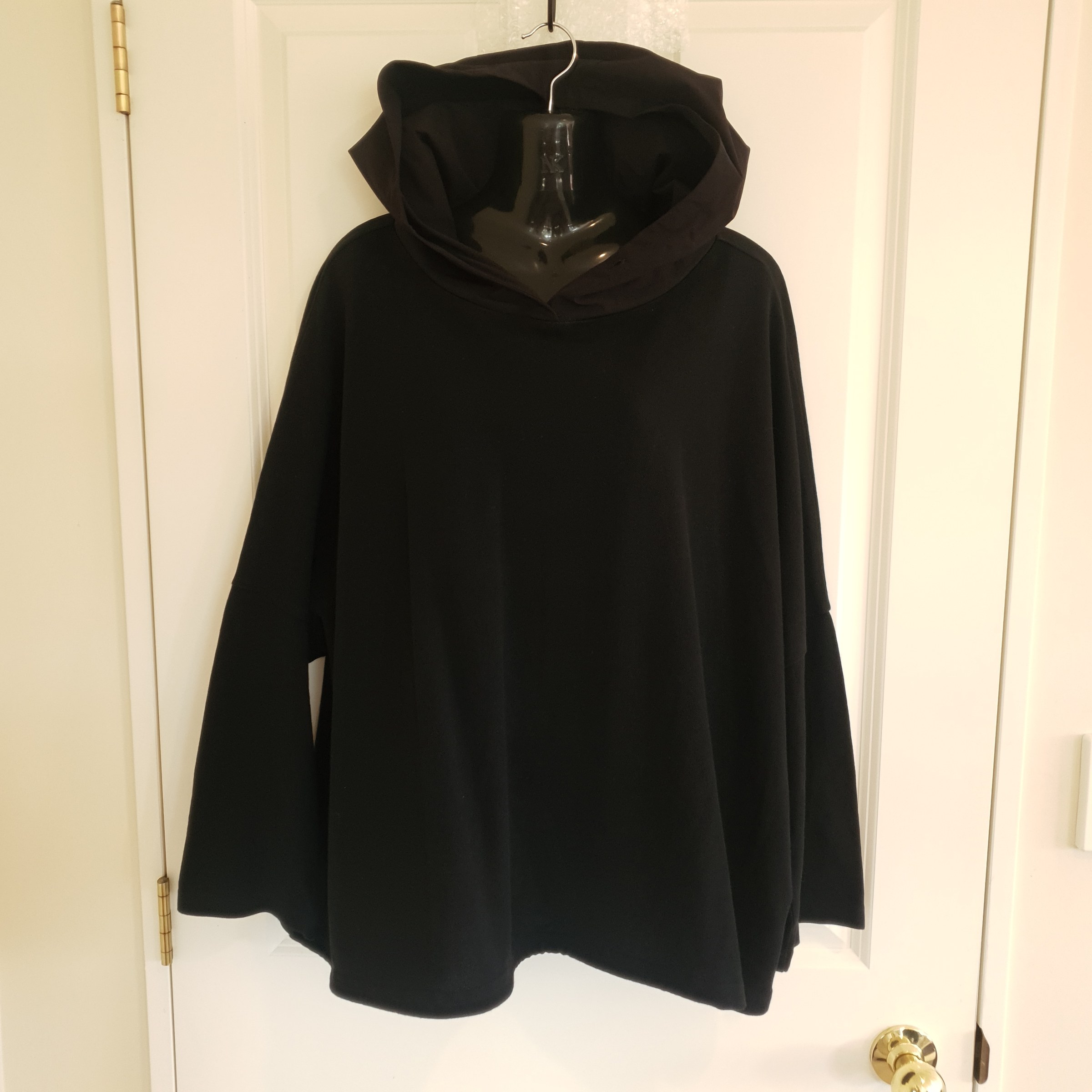 Blacklist NZ Oversized Black Hooded Top XXL (NZ 18- 20) small flaw