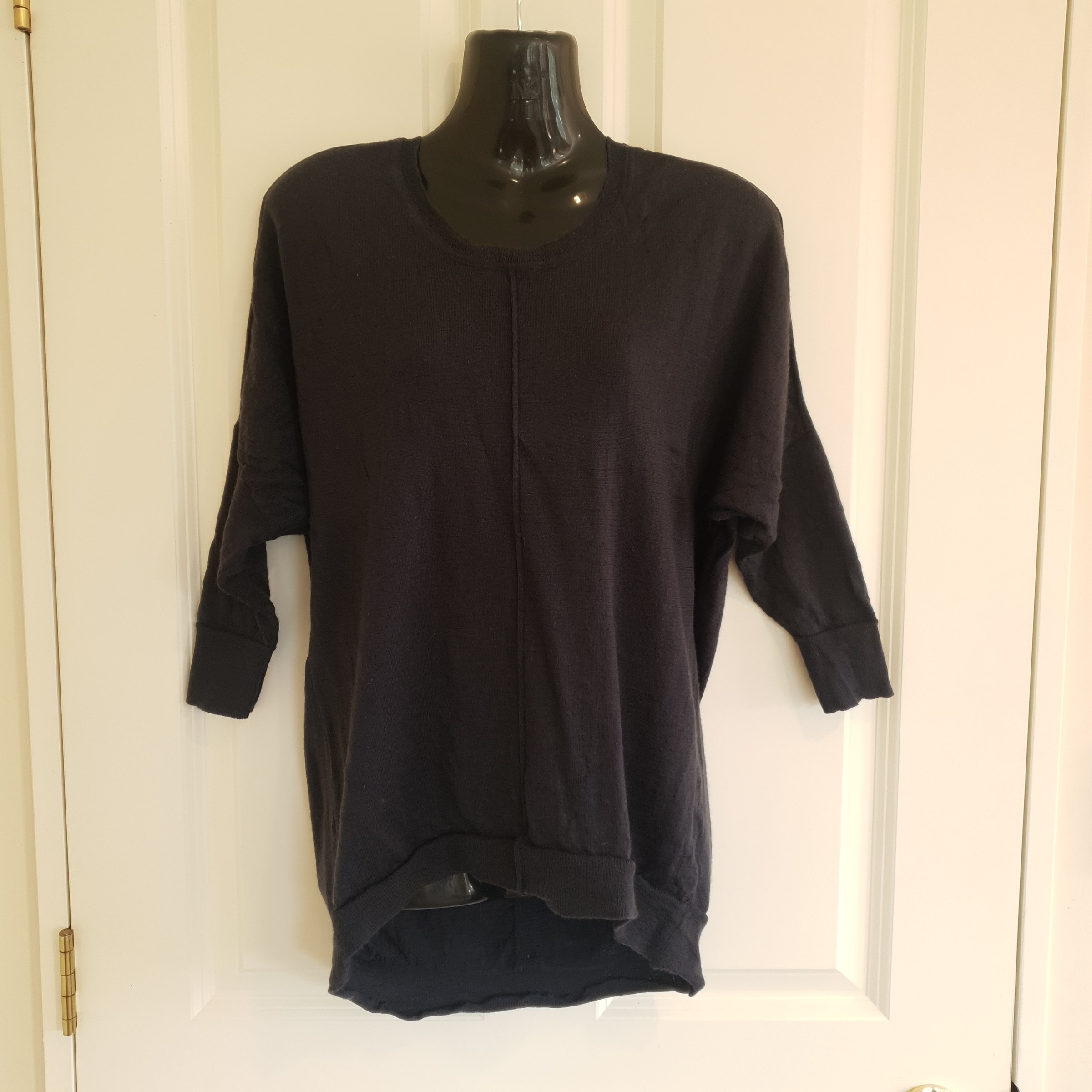 North South Pure Merino Wool Button-Back Top – Size M, charcoal