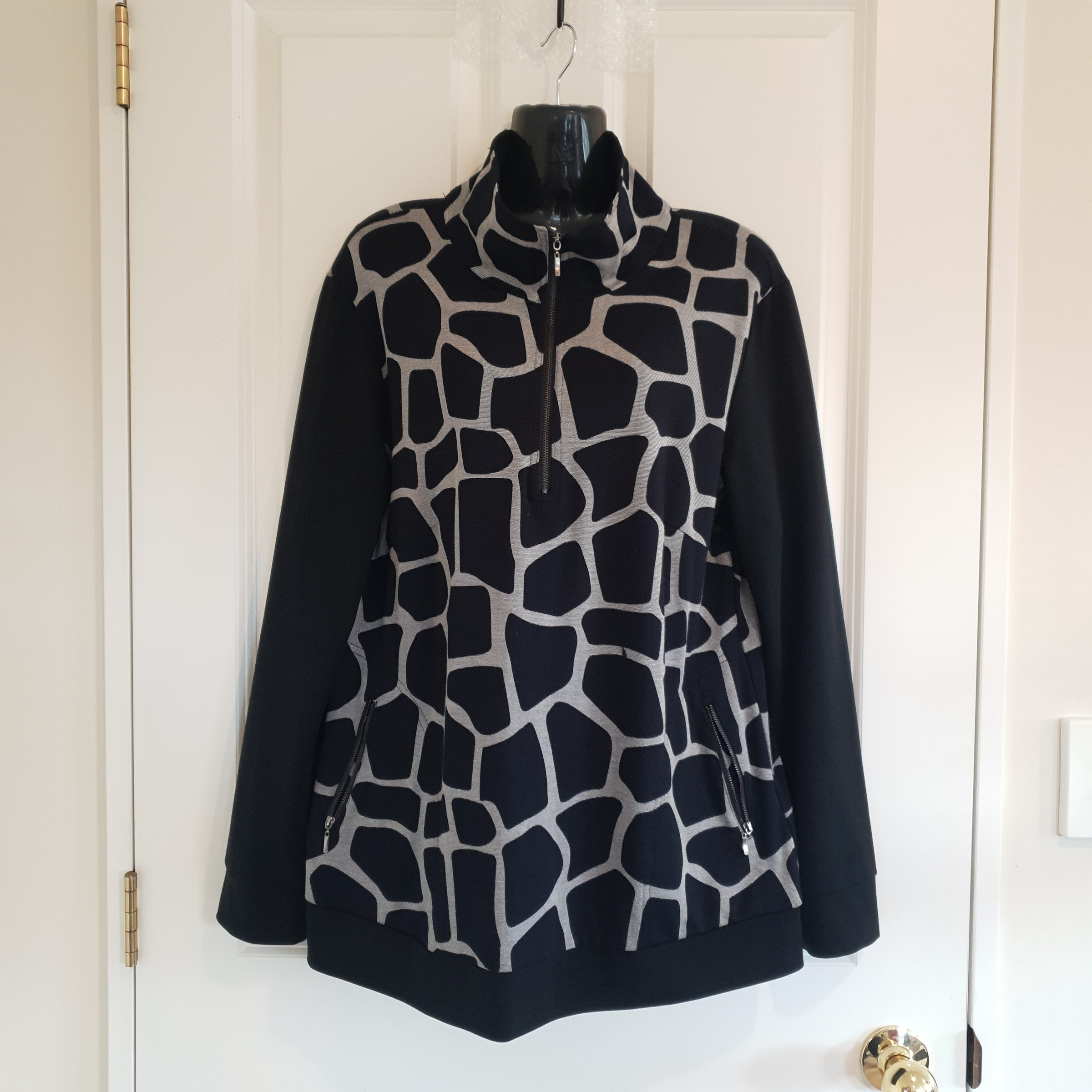 Merric Abstract Print Half Zip Jumper Black Grey – Size 14
