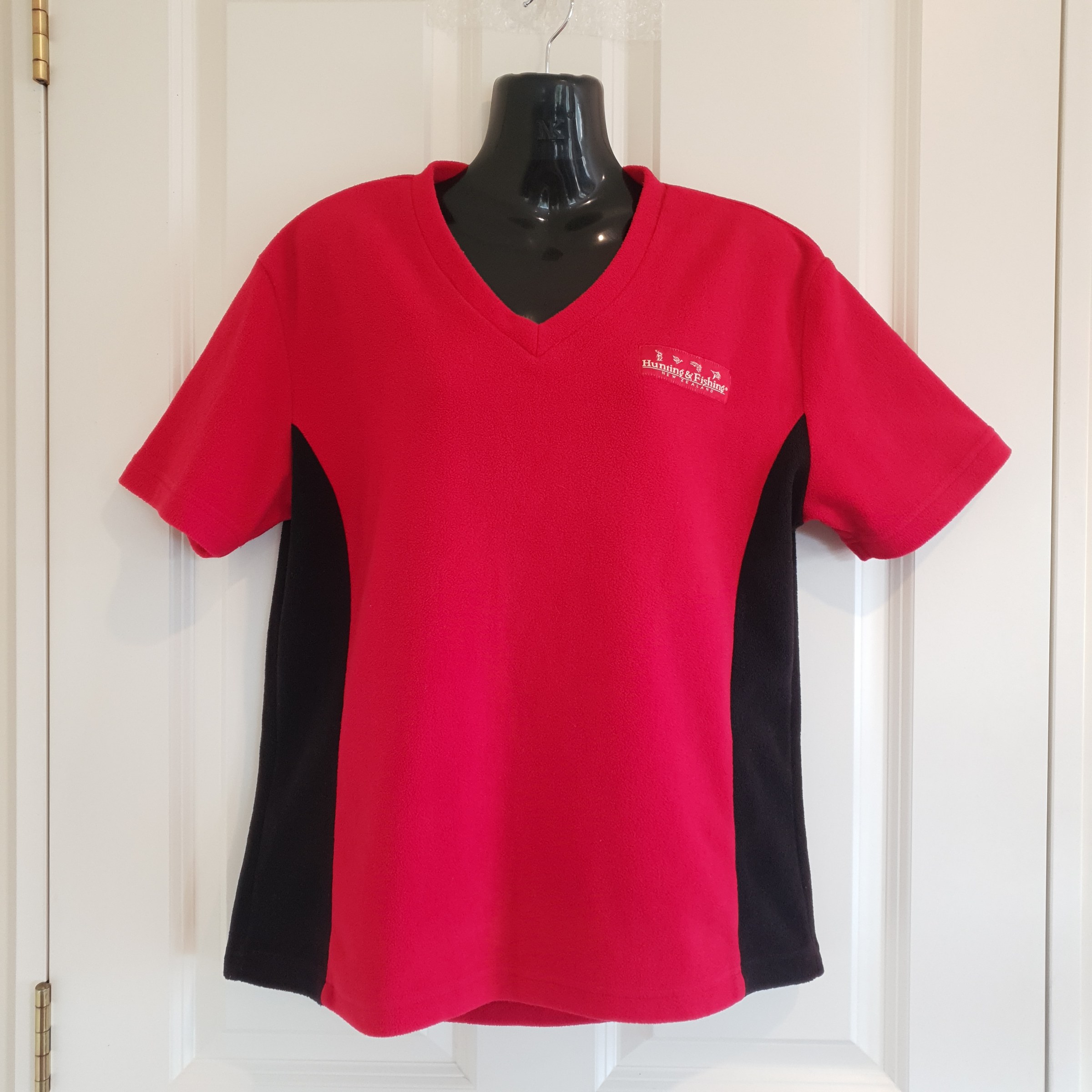 Hunting & Fishing NZ Women’s Fleece V-Neck Top Burgundy Black – Size S/10