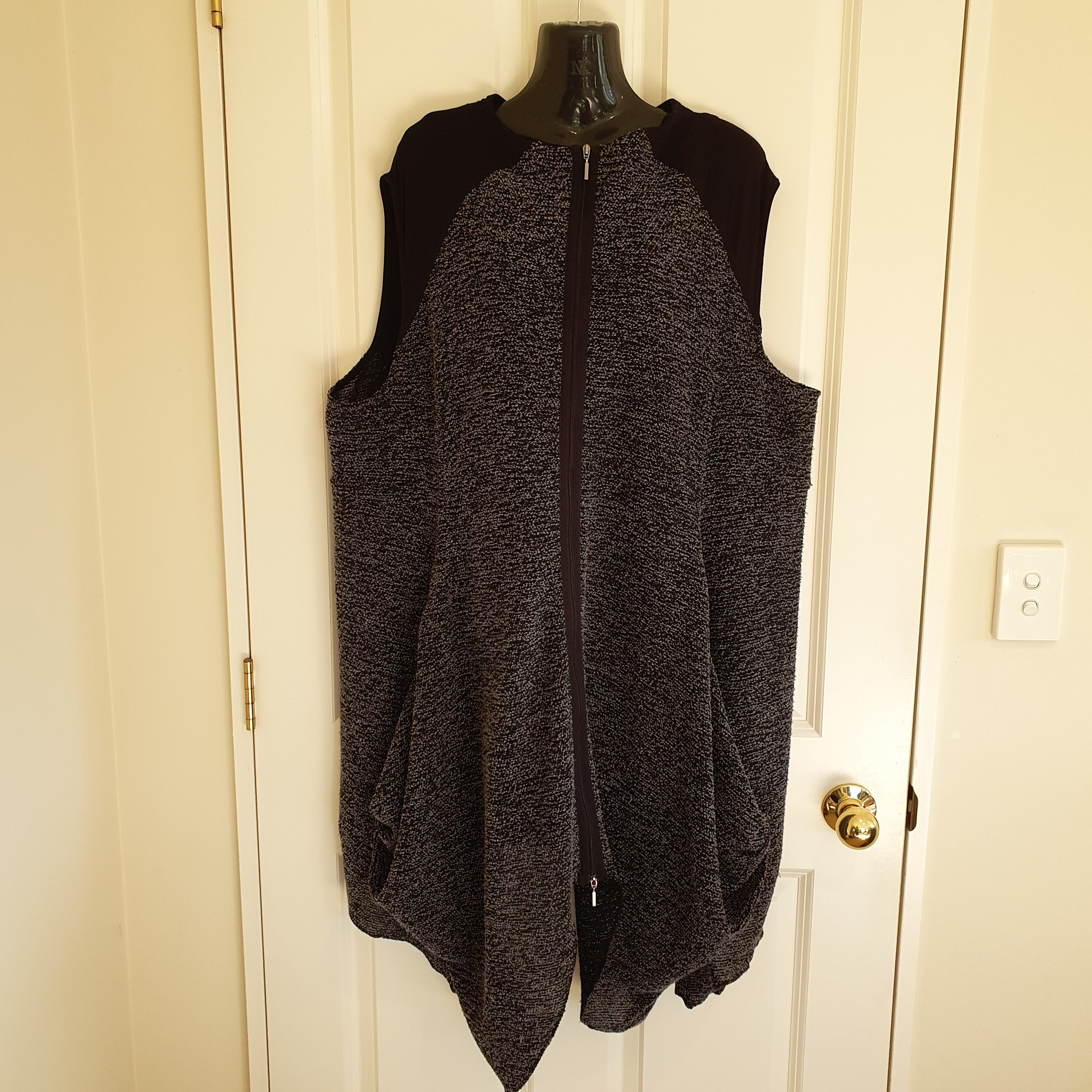 TS Sleeveless Zip Front Longline Vest Black Grey Marl Size L